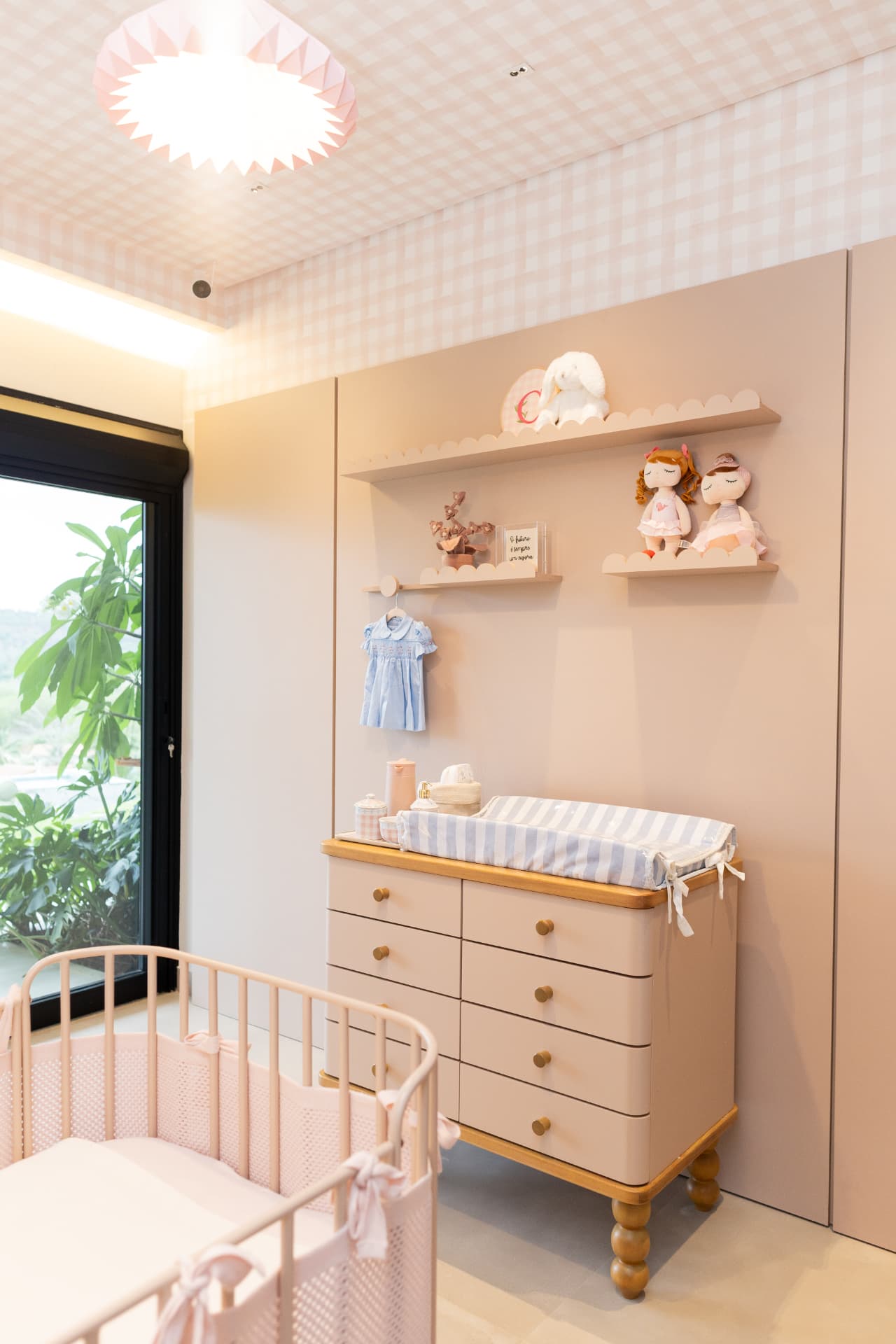 Quarto de bebê em tons pastel